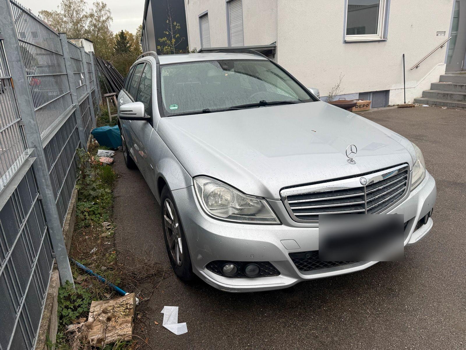 Mercedes-Benz C220 2011 — rear view