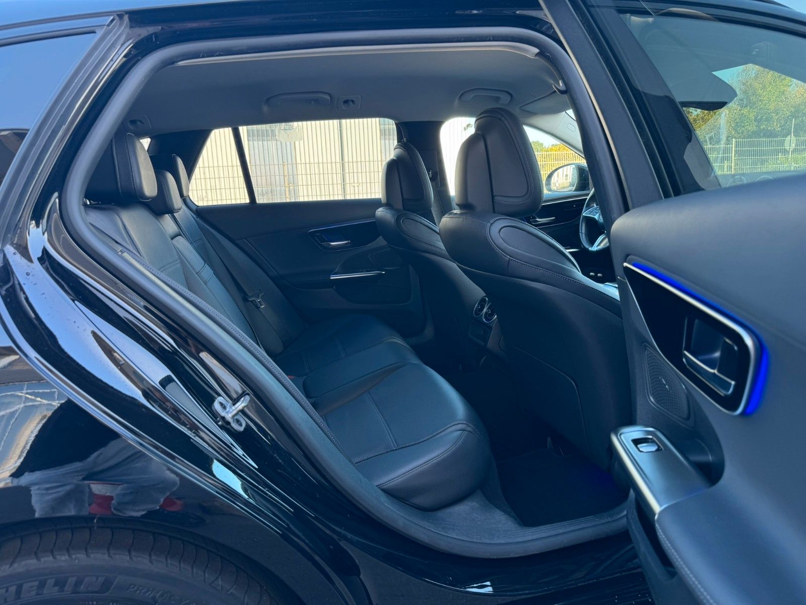 Fahrzeugabbildung Mercedes-Benz C 300e T Avantgarde AHK+Distr+Night+Ambiente+RFK