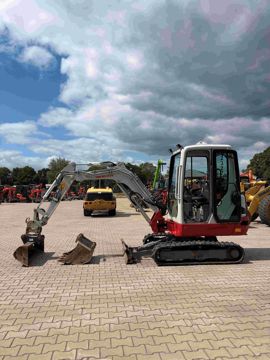 Takeuchi TB 225