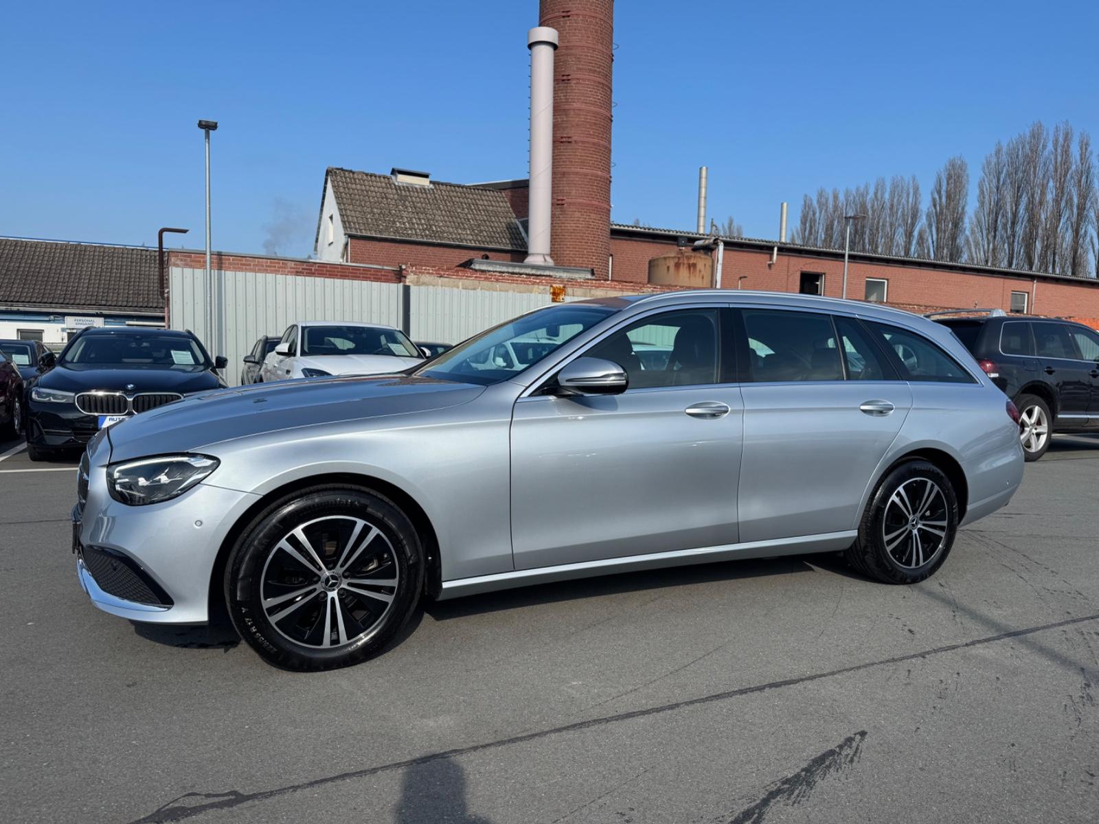 Mercedes-Benz E 220 d*COC*TÜV*NETTO*LED*RFK*NAVI*TLEDER*1HAND
