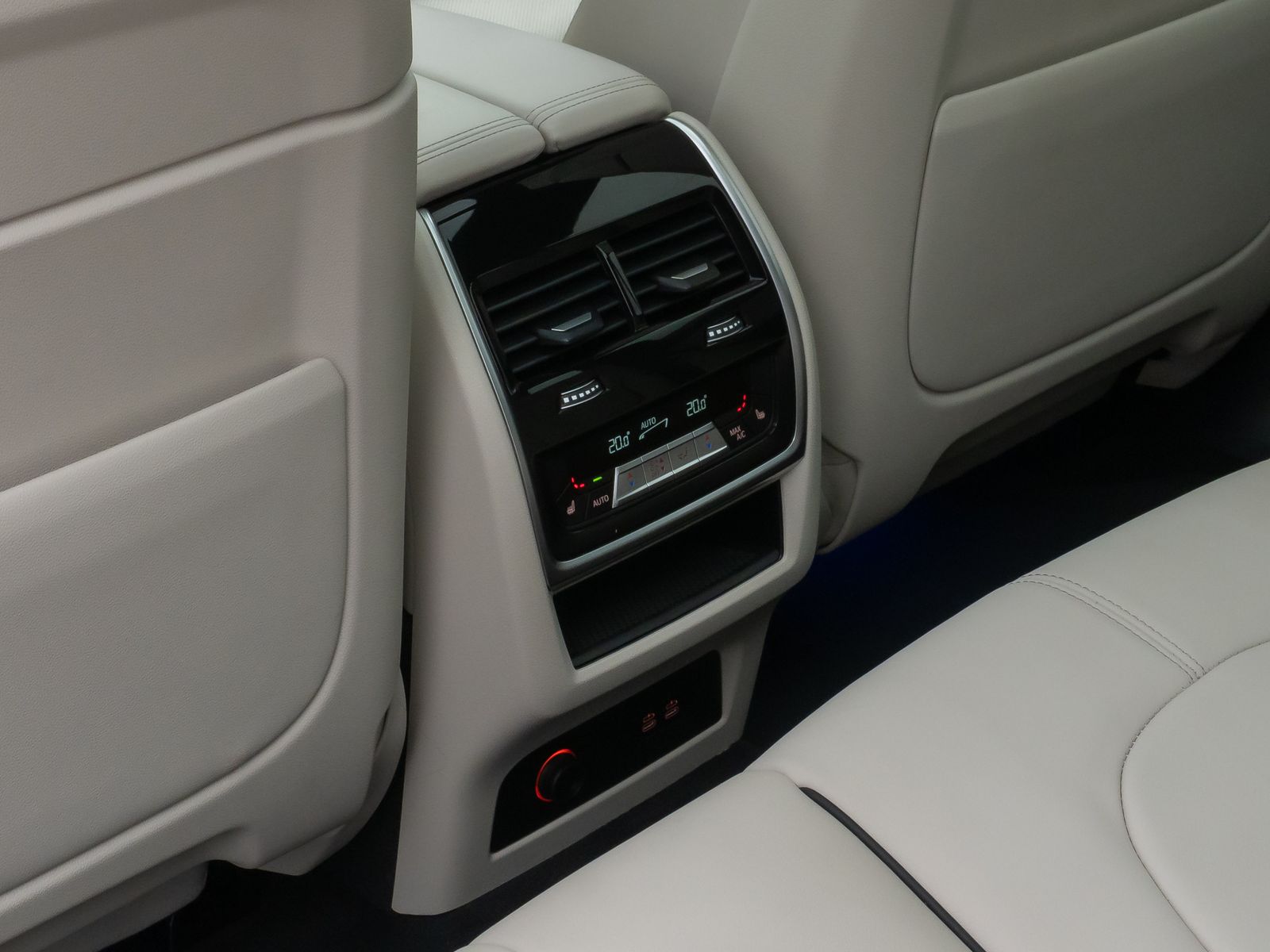 Fahrzeugabbildung BMW X5 xD50e M Sport Pro Pano SoftCL 360°HUD DAB H/K