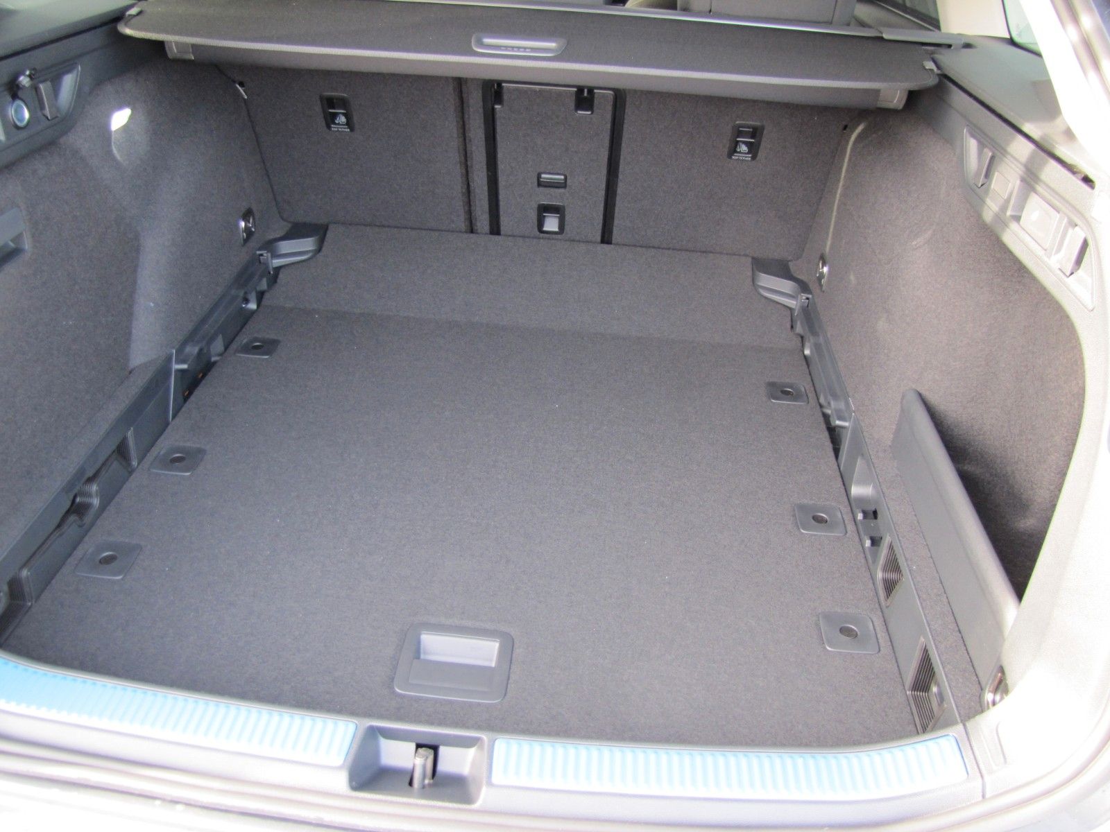 Fahrzeugabbildung SKODA Superb Combi Selection 2.0 TDI 193PS 4x4 DSG