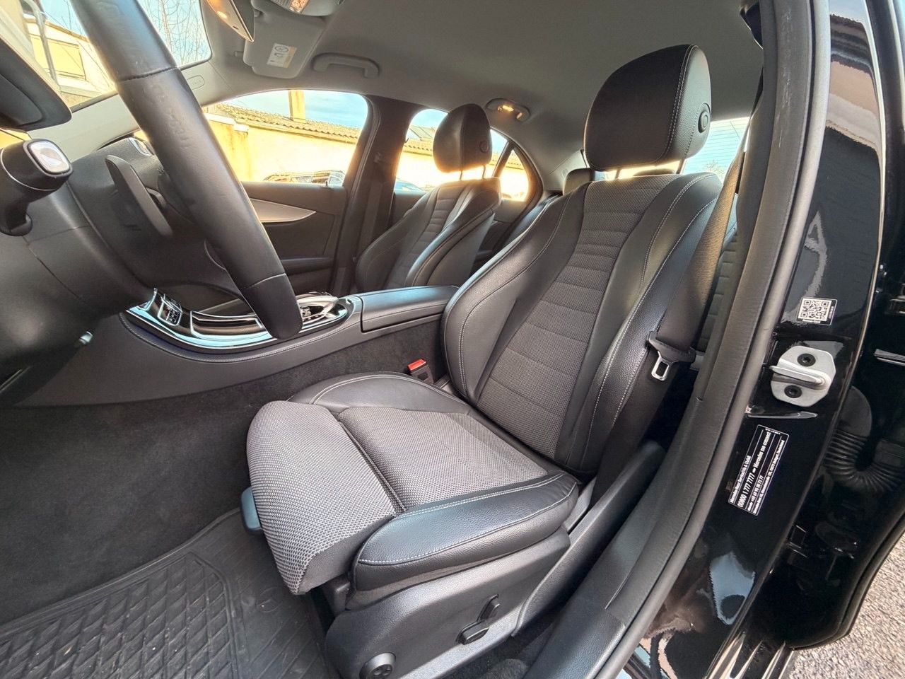 Mercedes-Benz E 220d 9G/KAM/LED/AVANTGARDE foto 11