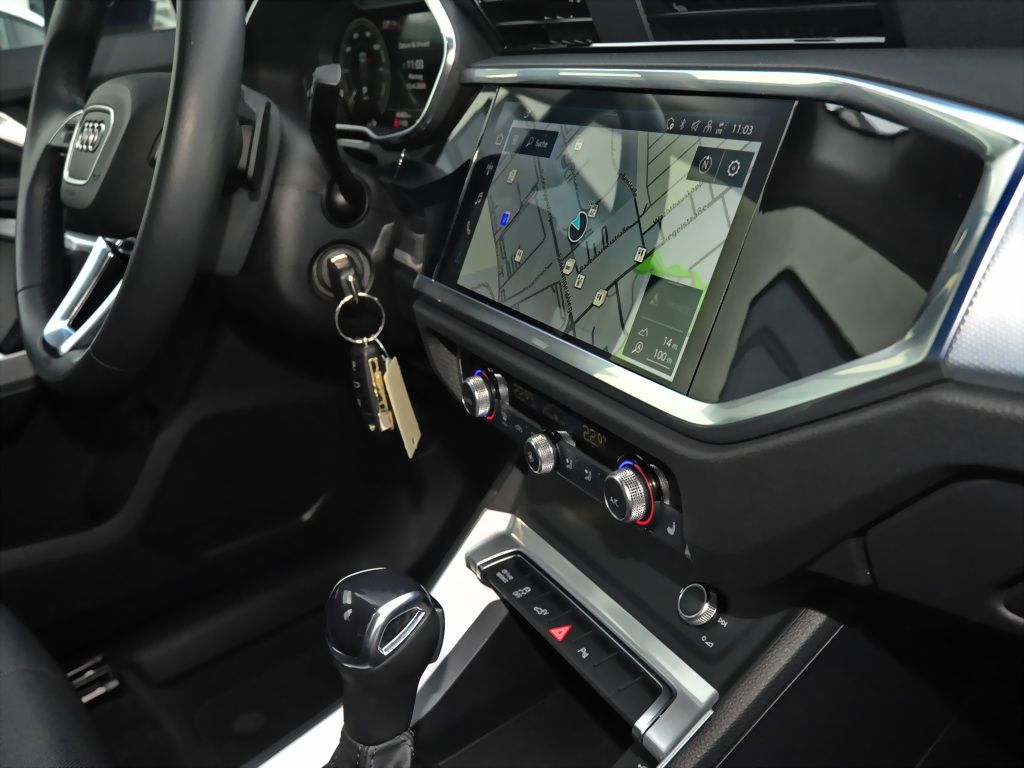 Audi Q3 45 TFSI e S tronic Navi PDC Sitzhzg. Tempomat foto 8