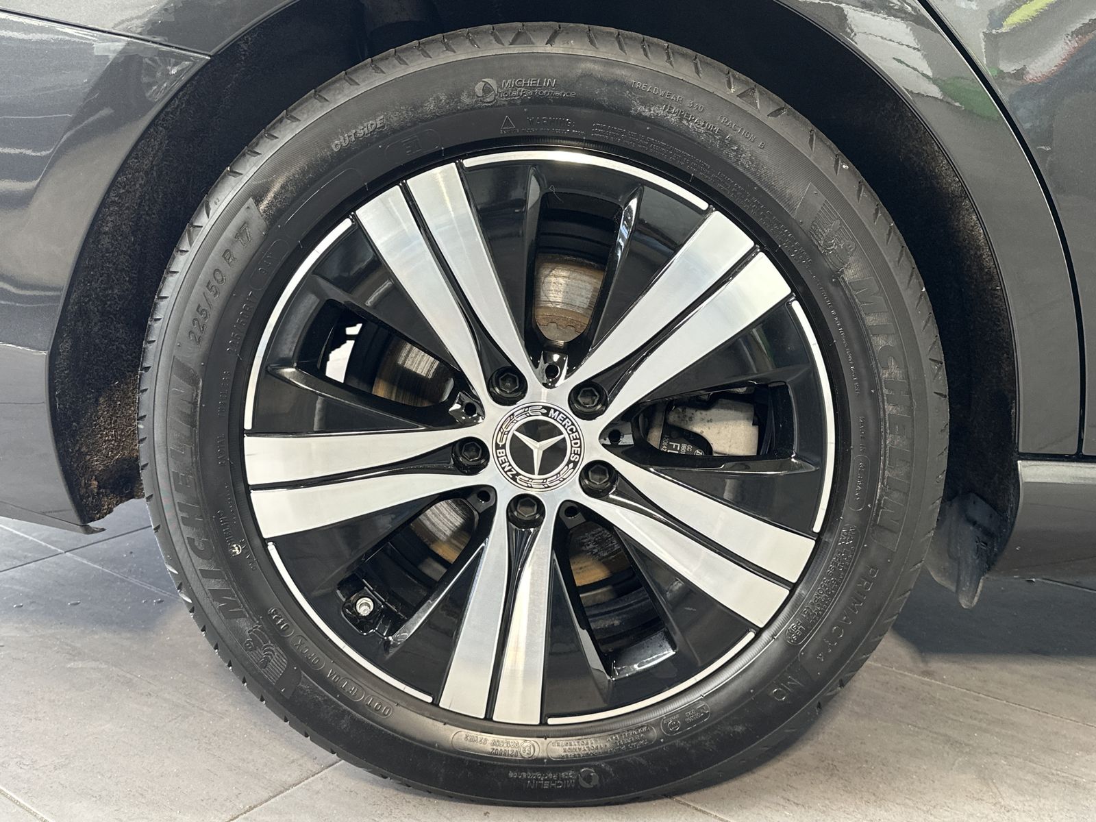 Fahrzeugabbildung Mercedes-Benz C 200d T Avantgarde NAV+LED+AHK+VCOCK+CARPLAY+PP