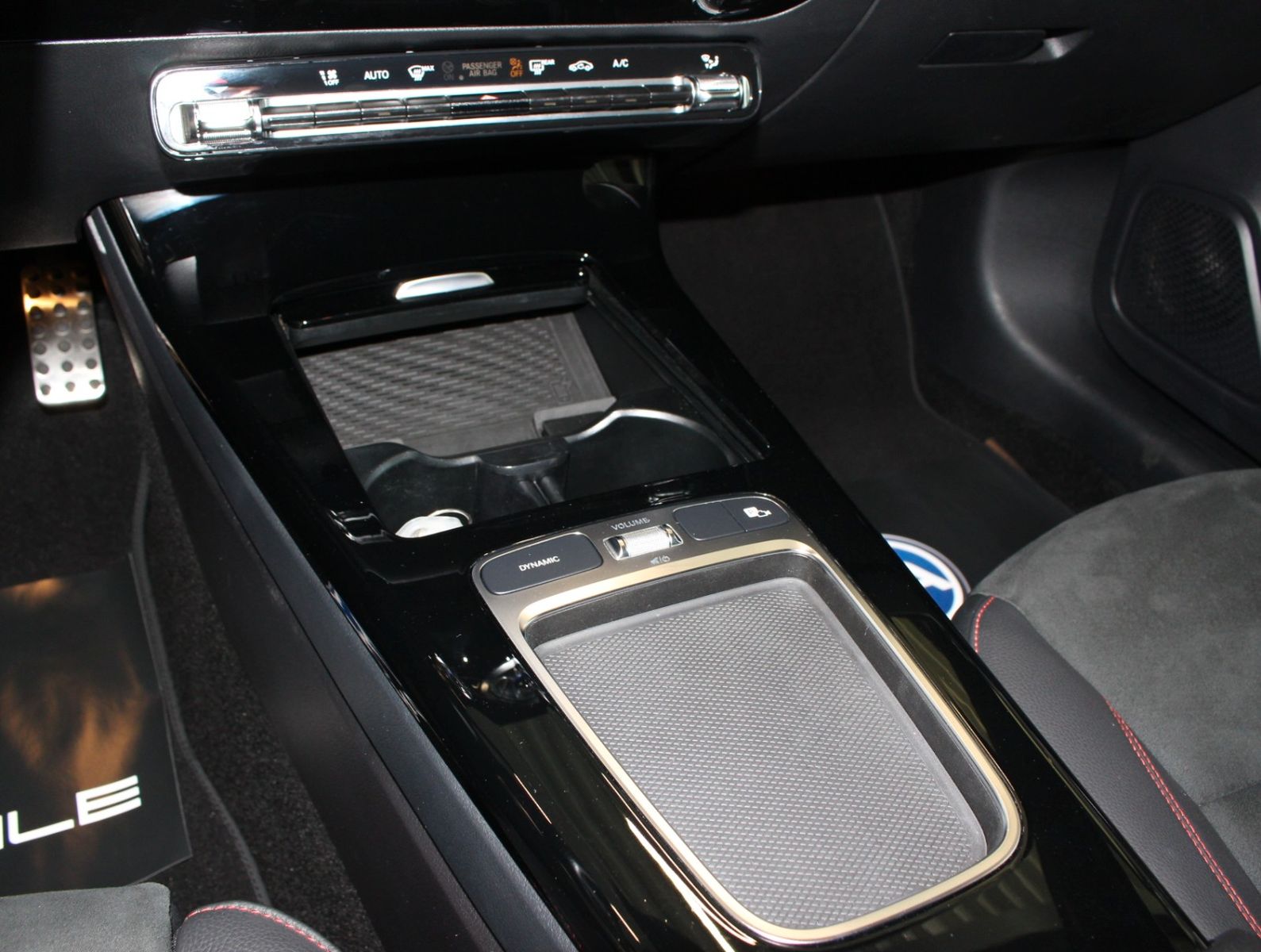 Fahrzeugabbildung Mercedes-Benz A 200 AMG Line Limo*Widescreen*Ambiente*Kamera