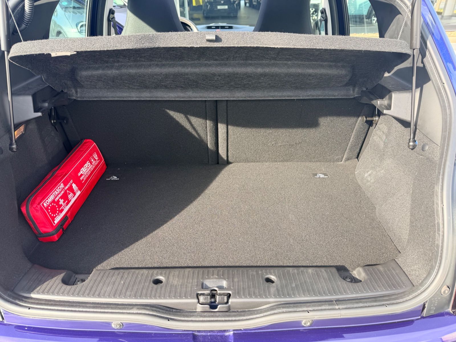 Fahrzeugabbildung Renault Twingo Intens "AUTOMATIK / FALTDACH / 1.HAND"
