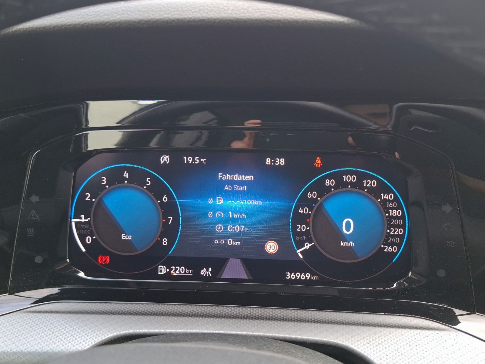 Fahrzeugabbildung Volkswagen Golf VIII TSI Active Standhzg. LEDplus Navi AID