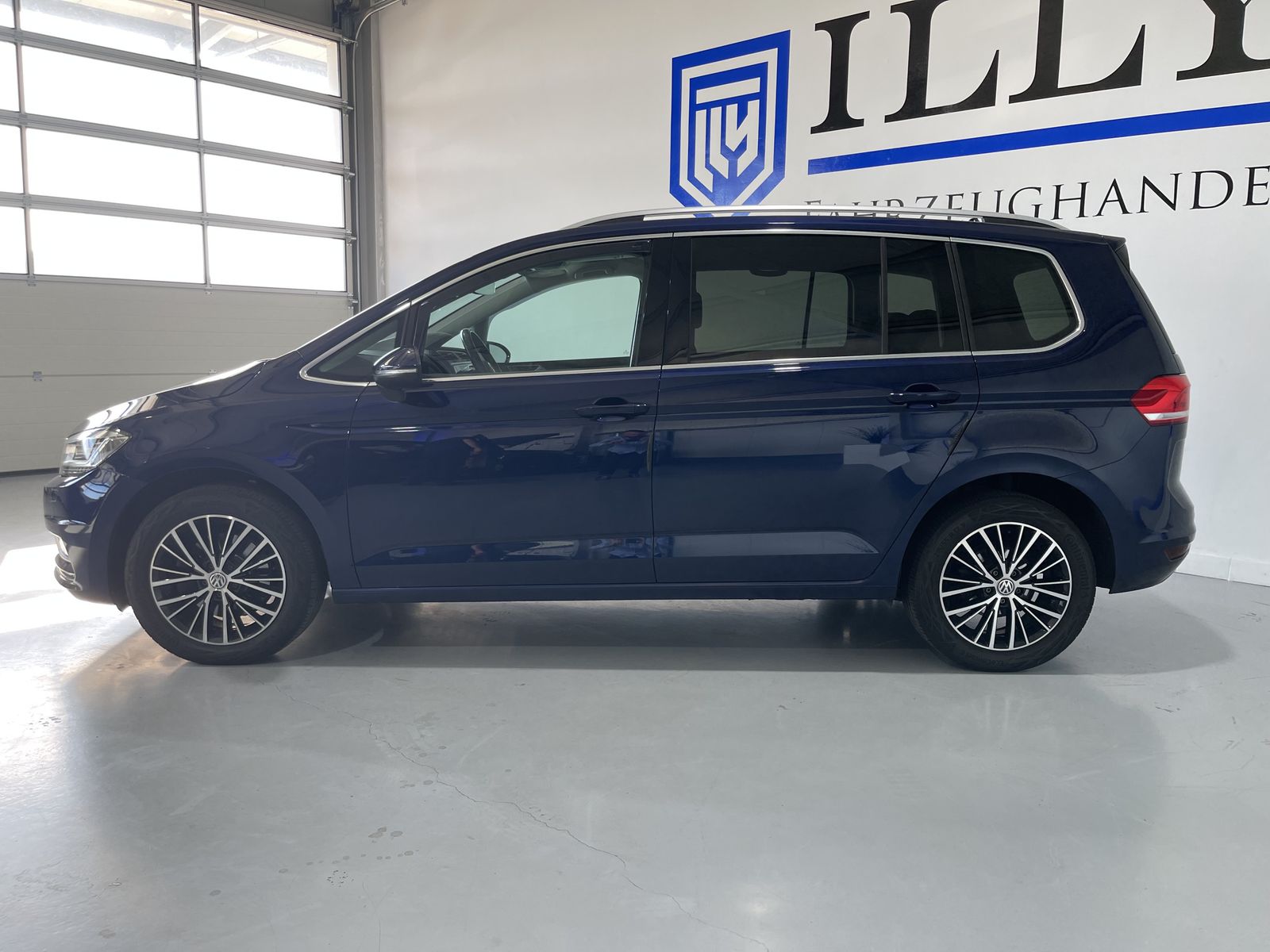 Fahrzeugabbildung Volkswagen Touran Highline 2.0 TDI*LED*ACC*AHK*Navi*