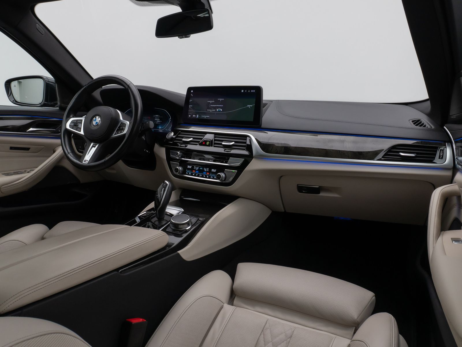 Fahrzeugabbildung BMW 520d Luxury Line Glasdach Kamera HUD DAB H/K 19"