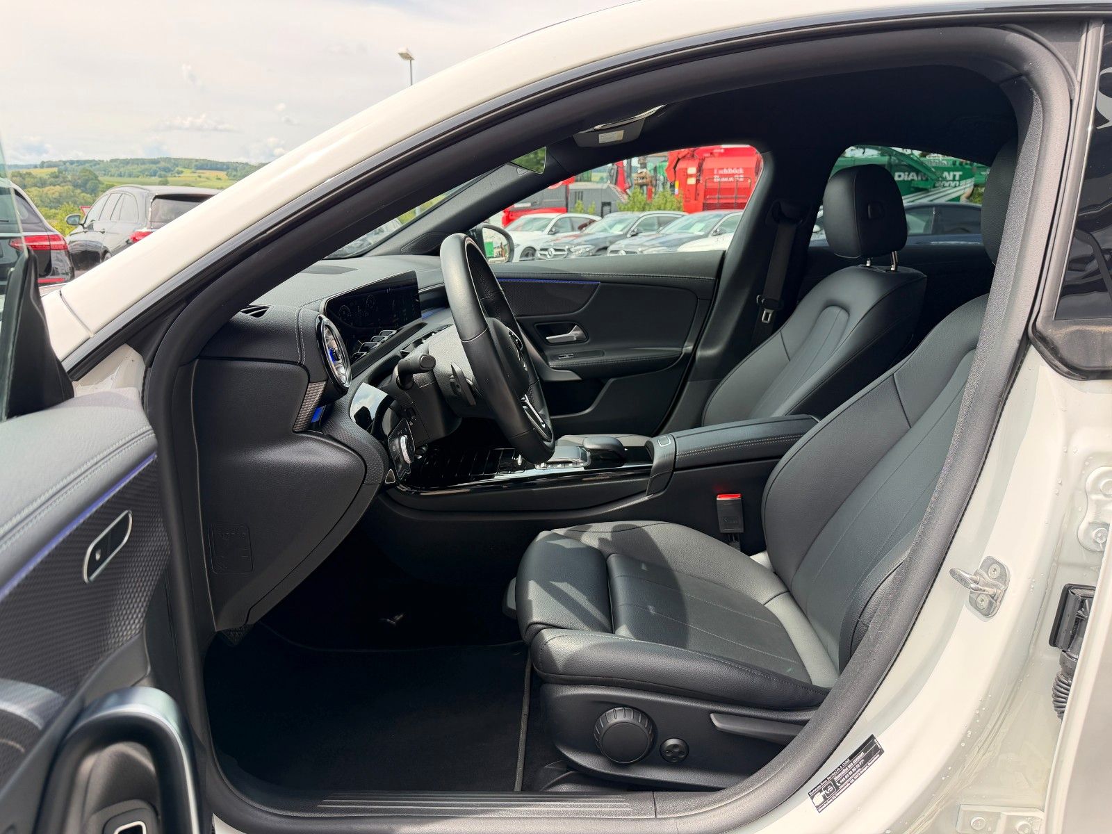 Fahrzeugabbildung Mercedes-Benz CLA 250 e Progressive Night+Distr+R-Kamera+Ambie