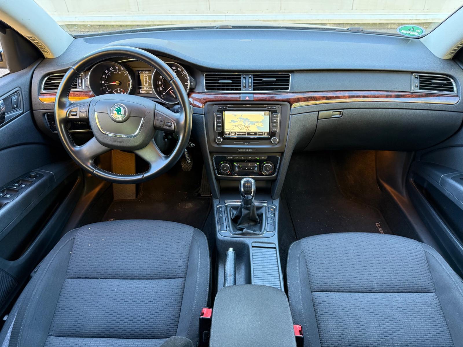 Skoda Superb 2012 — photo 13