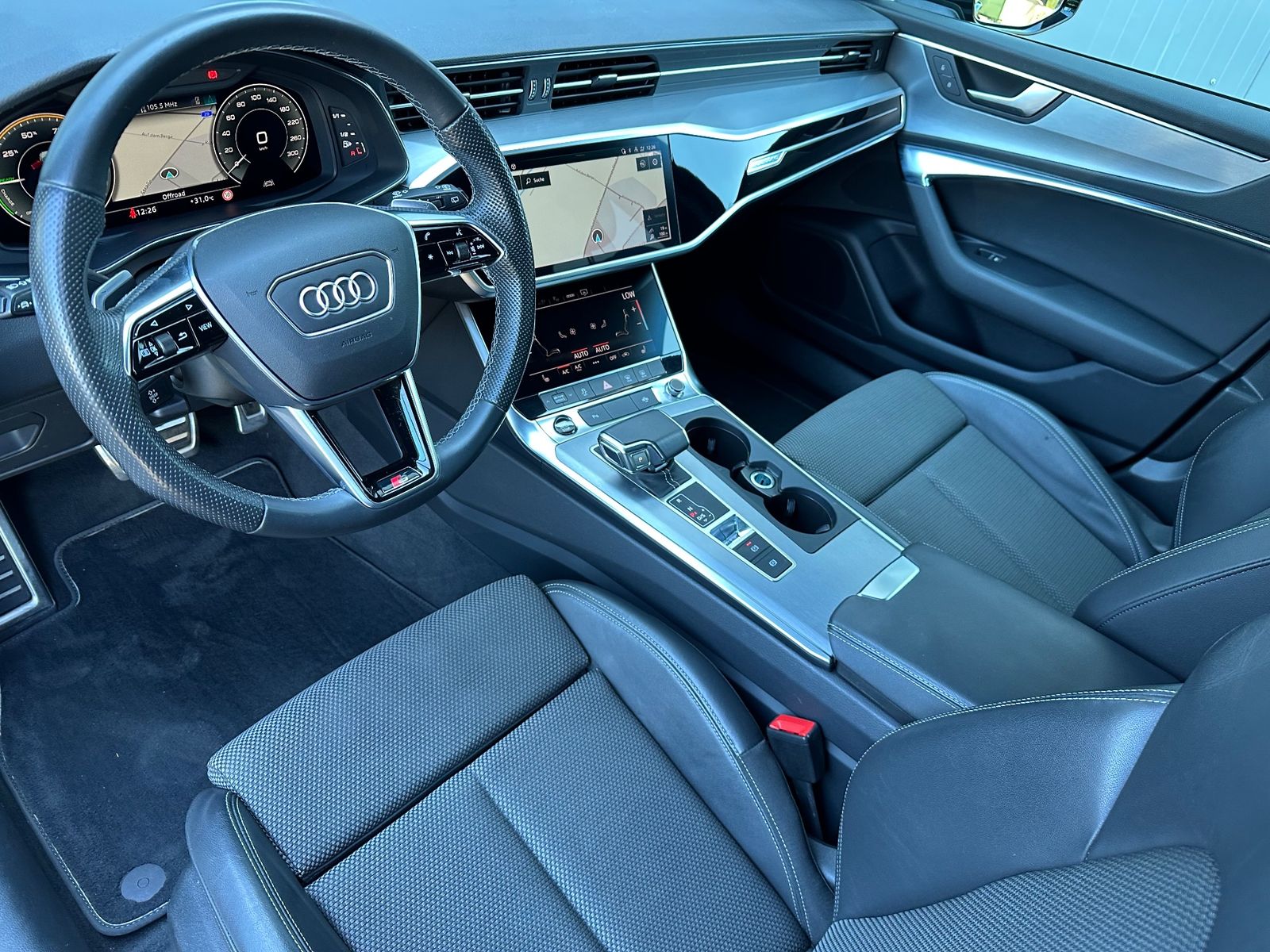 Fahrzeugabbildung Audi A6 Avant 50 TFSIe Qu S-Line Black NAV+LED+19ZOLL