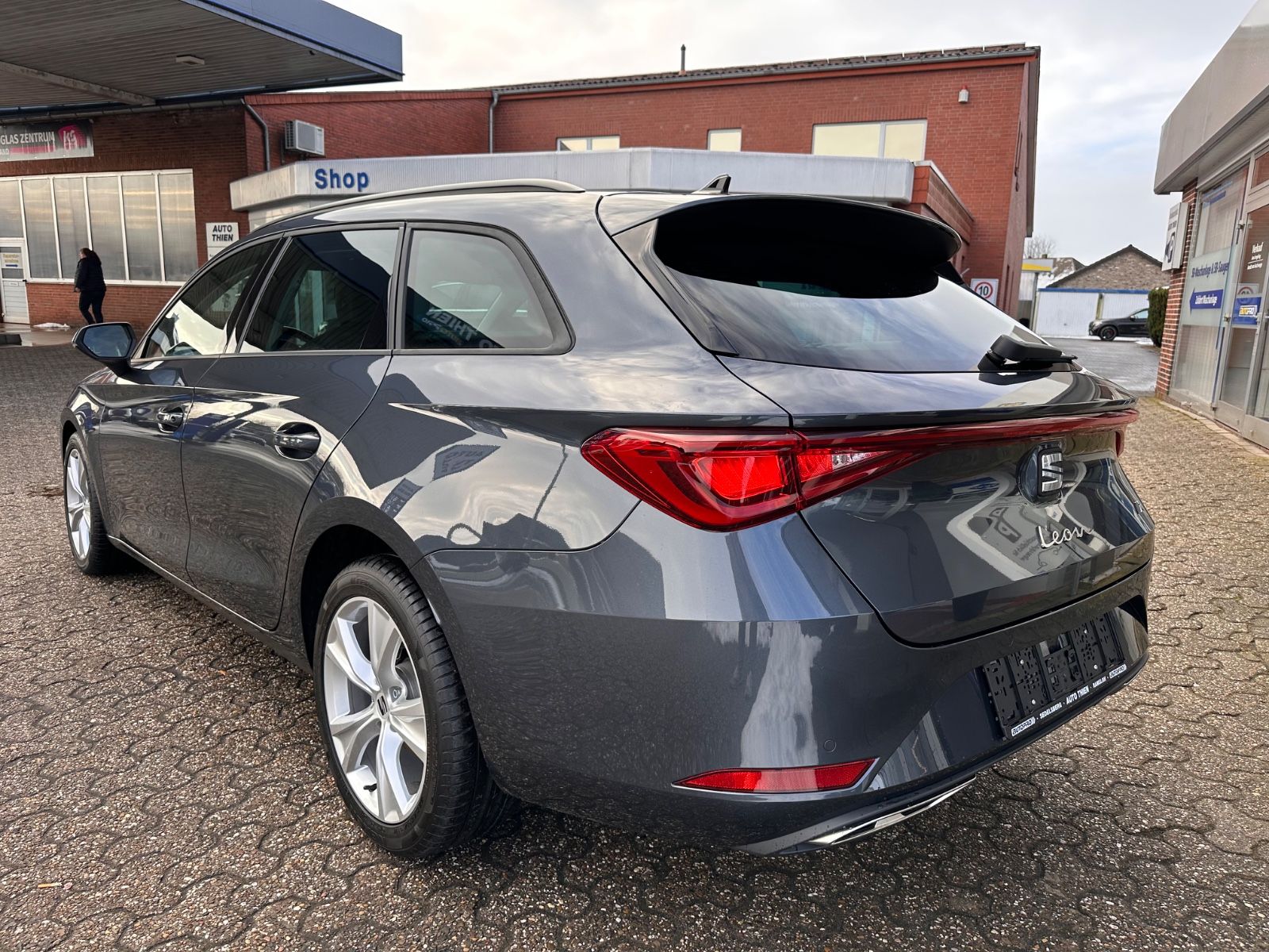 Fahrzeugabbildung SEAT Leon ST 1.5 eTSI FR DSG LED/GRA/SHZ/Kamera/APP