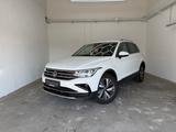 Volkswagen Tiguan 1.4 eHybrid OPF DSG Elegance+MATRIX+ACC+ - mit Hybrid-Antrieb: Alcantara, Notbremsassistent, Geländewagen