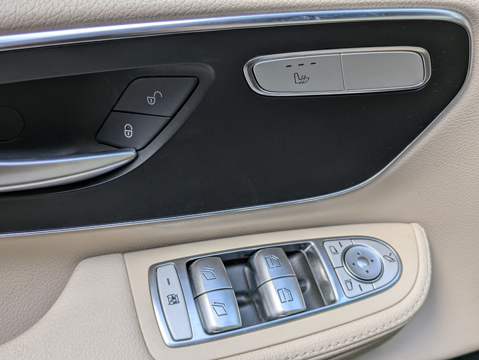 Fahrzeugabbildung Mercedes-Benz V 300 d AVANTGARDE 4MATIC lang AMG*PANO*LED*DIST