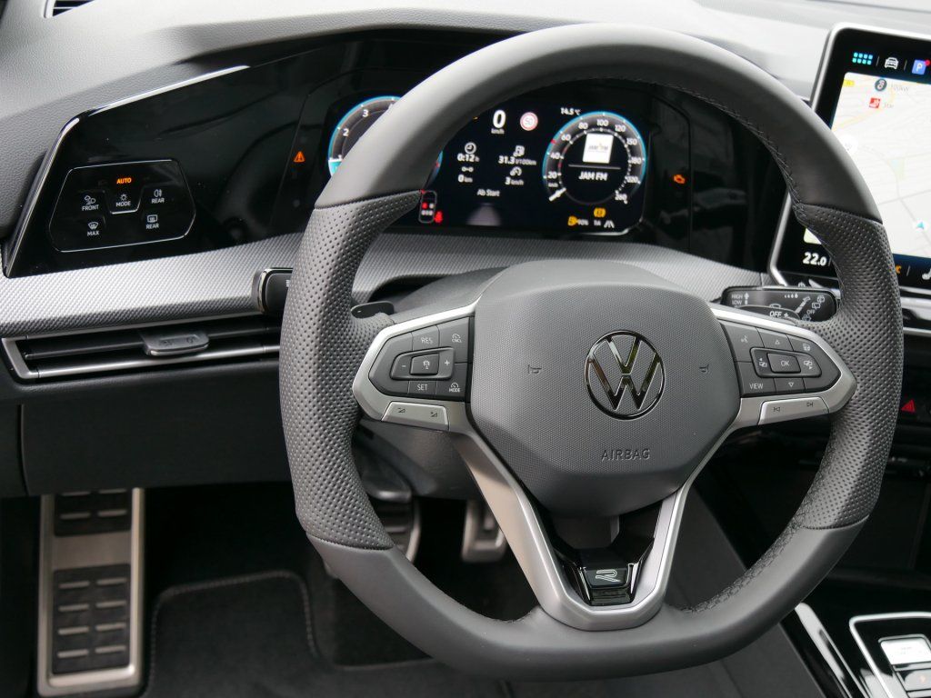 Fahrzeugabbildung Volkswagen Golf 1.5 eTSI R-Line Pano Kamera HarmanKardon
