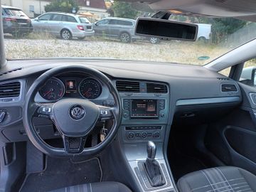 Volkswagen Golf - 9