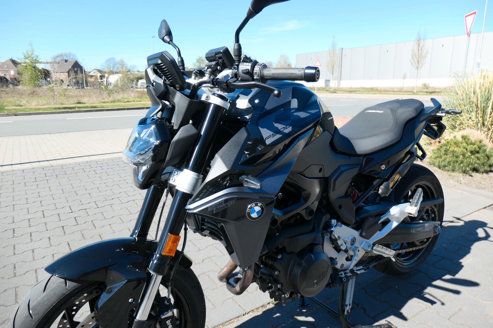 BMW F900R A2 Triple Black 1. Hand