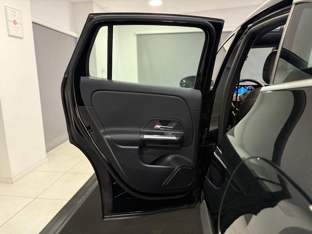 Mercedes-Benz GLA 220