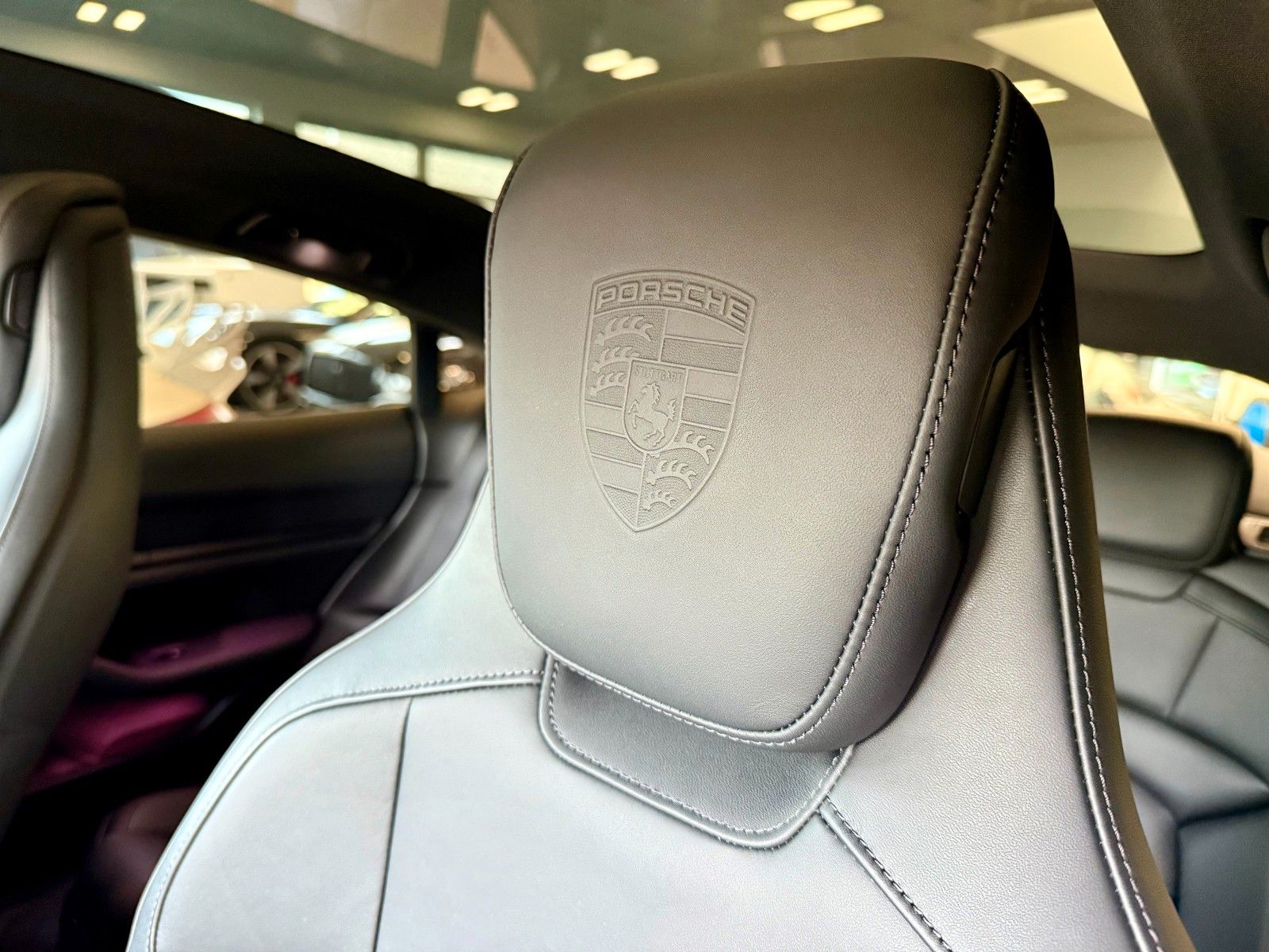 Fahrzeugabbildung Porsche Taycan Performance/Luftfederung/Panorama/HeadUP