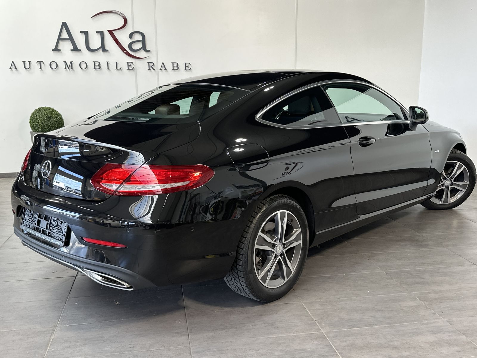 Fahrzeugabbildung Mercedes-Benz C 200 Coupé Edition 1 Aut. NAV+LED+SHZ+AHK+PANO+