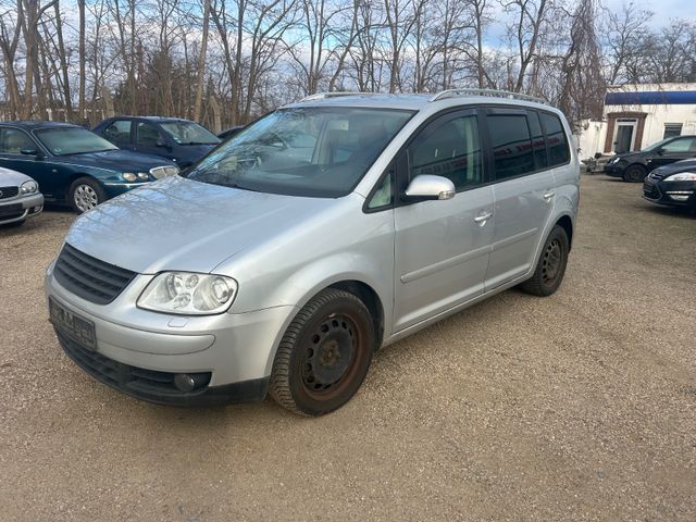 Volkswagen Touran Highline 2.0 BENZIN 7 Sitzplätze