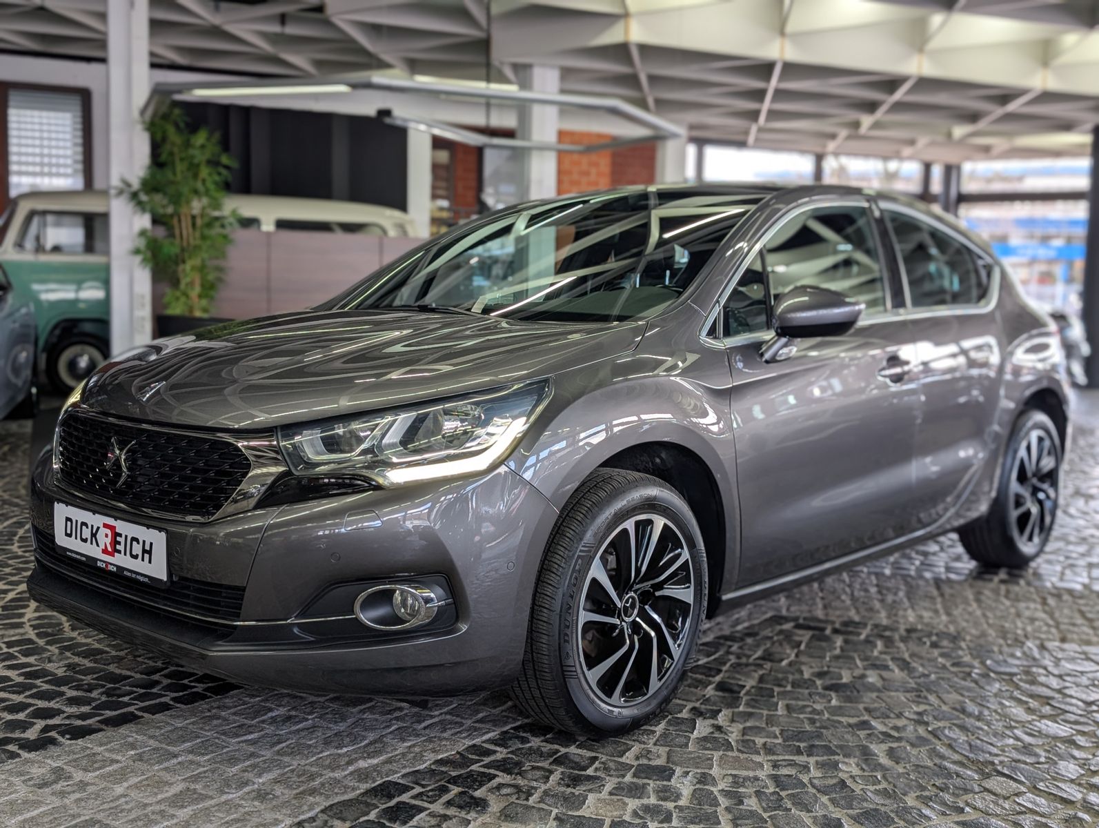 Fahrzeugabbildung DS Automobiles DS4 1.2 PureTech Basis MFL KAM TEMP SHZ PDC ALU1