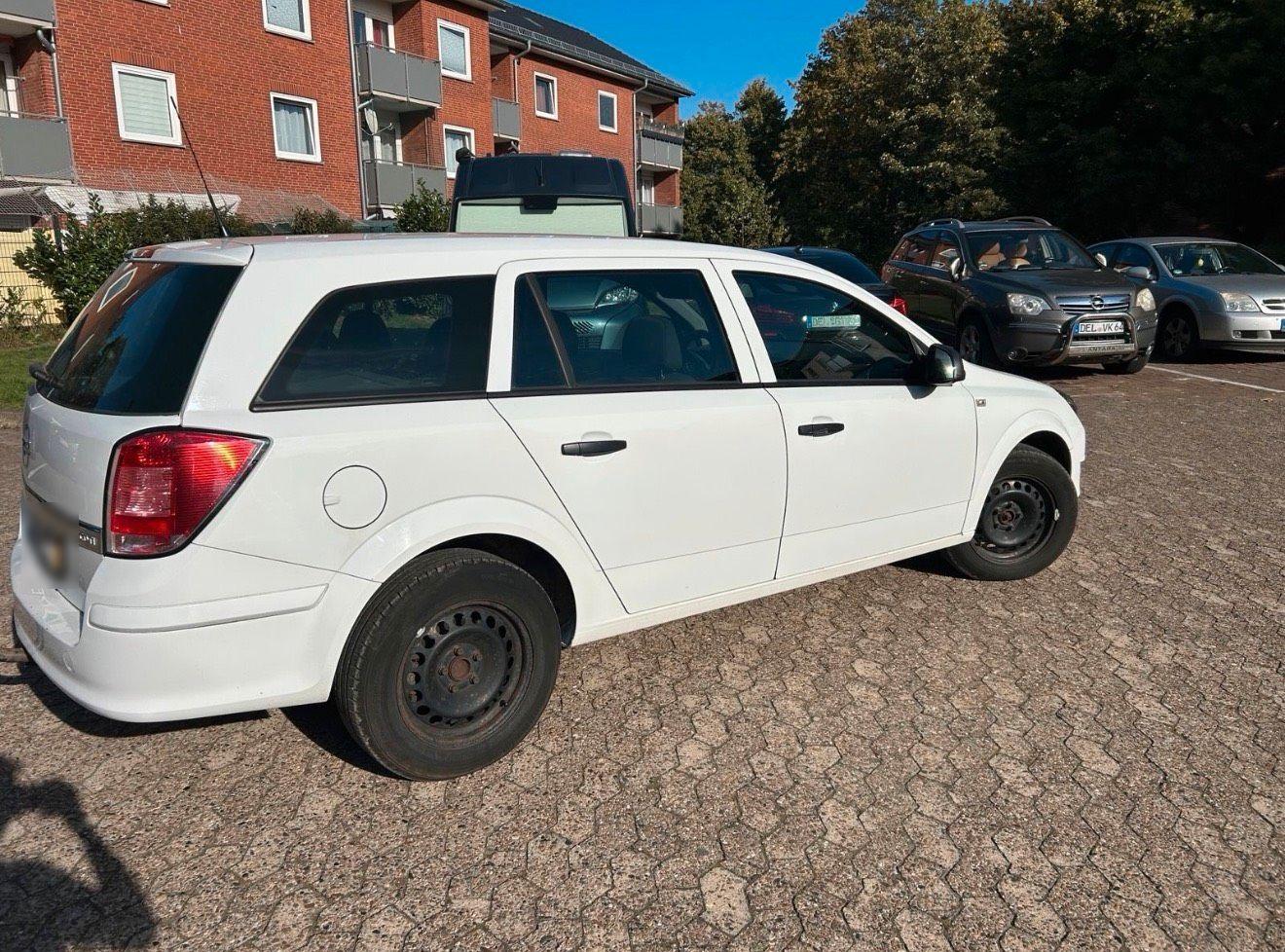 Opel Astra 2010 — photo 10