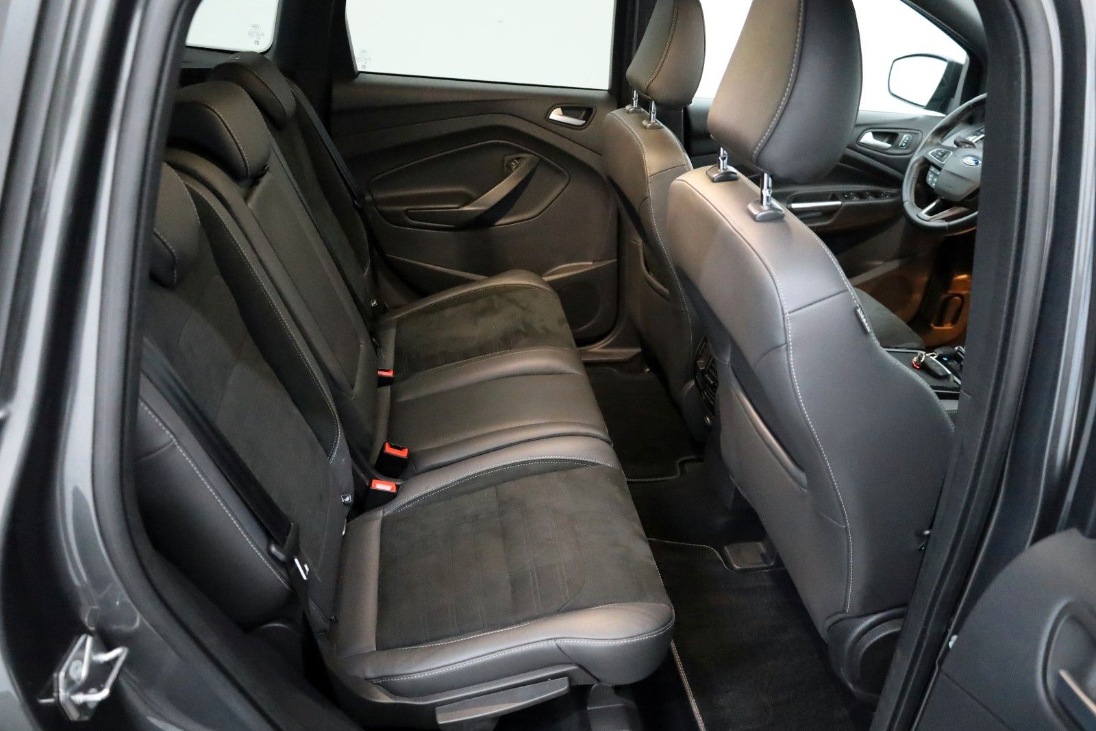 Fahrzeugabbildung Ford Kuga ST-Line 4X4, T.Leder,Navi,Kamera, AHK,SR+WR