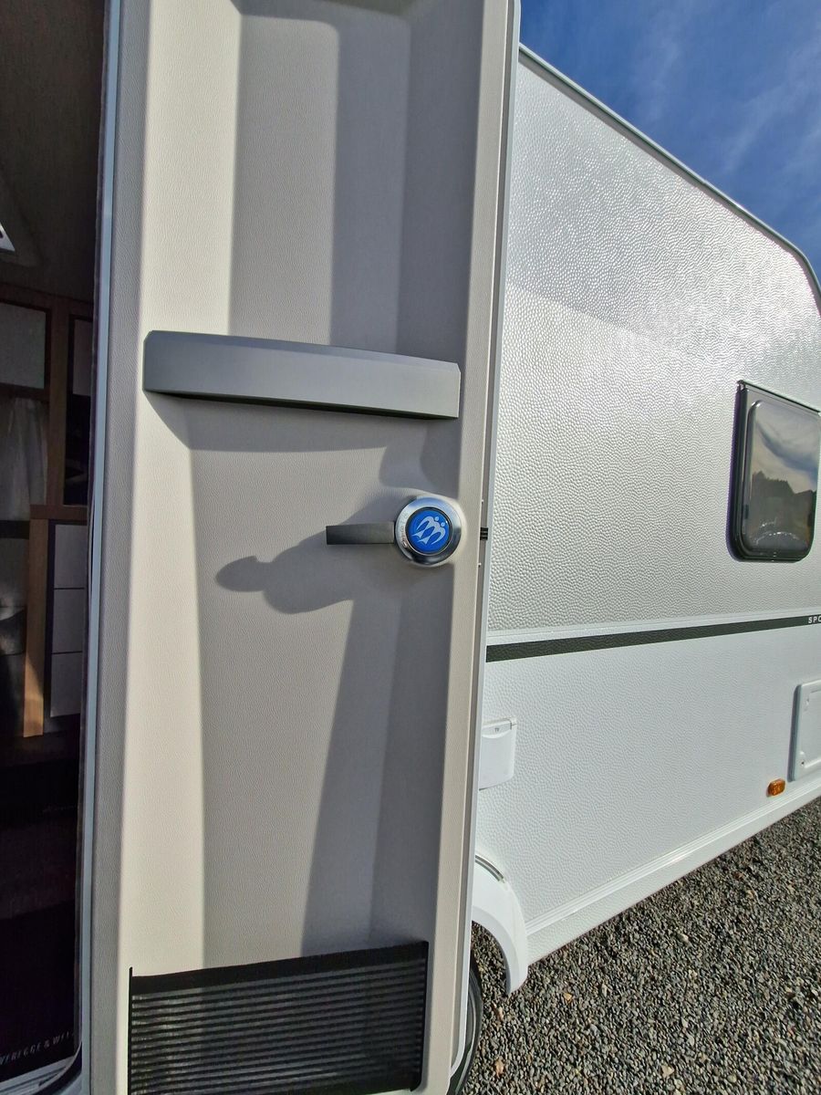 Fahrzeugabbildung Knaus Sport 450 FU