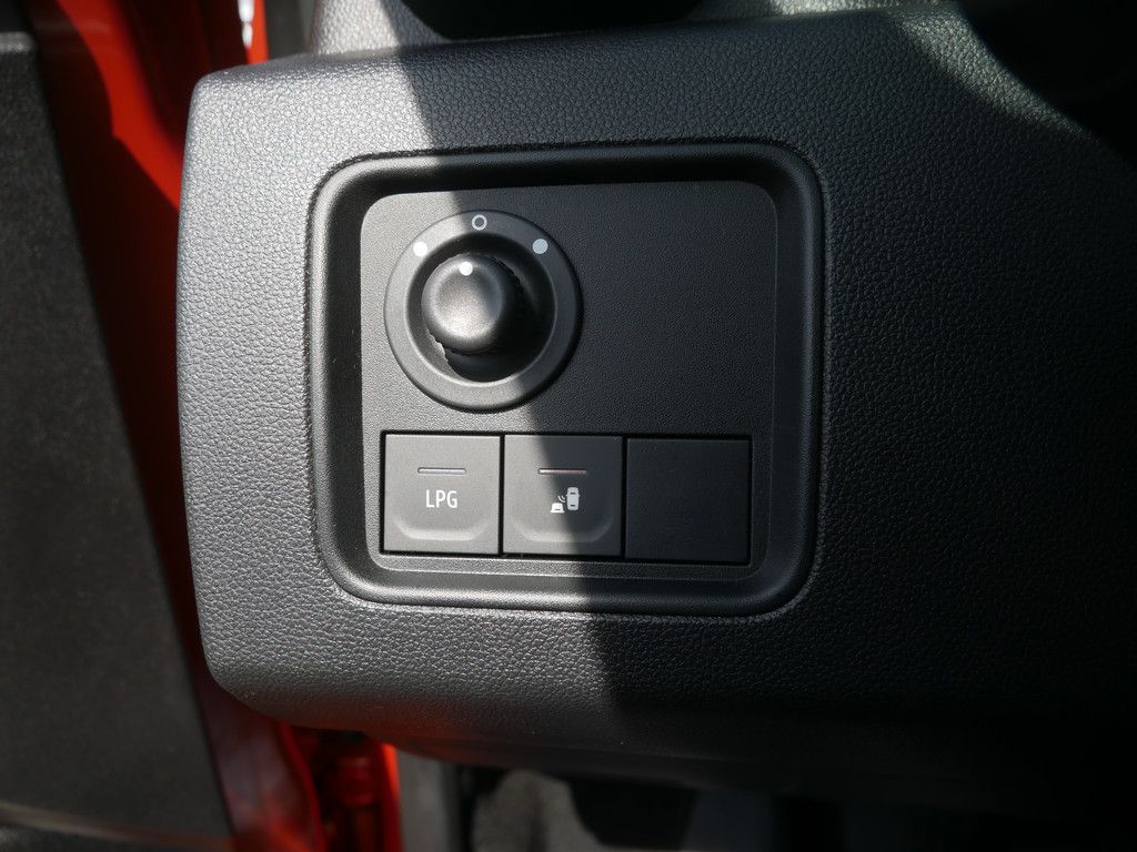 Fahrzeugabbildung Dacia Duster Extreme TCe 100 ECO-G 2WD NAVI LED 360°