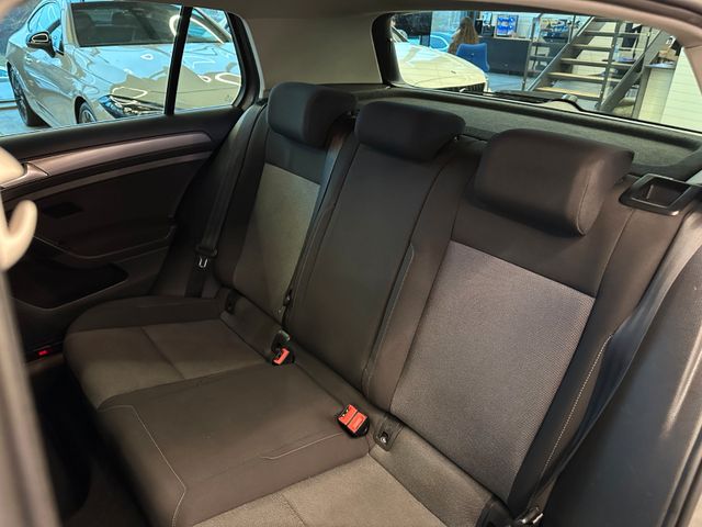 Volkswagen Golf VII Lim. Sound Start-Stopp *Navi*Kamera*
