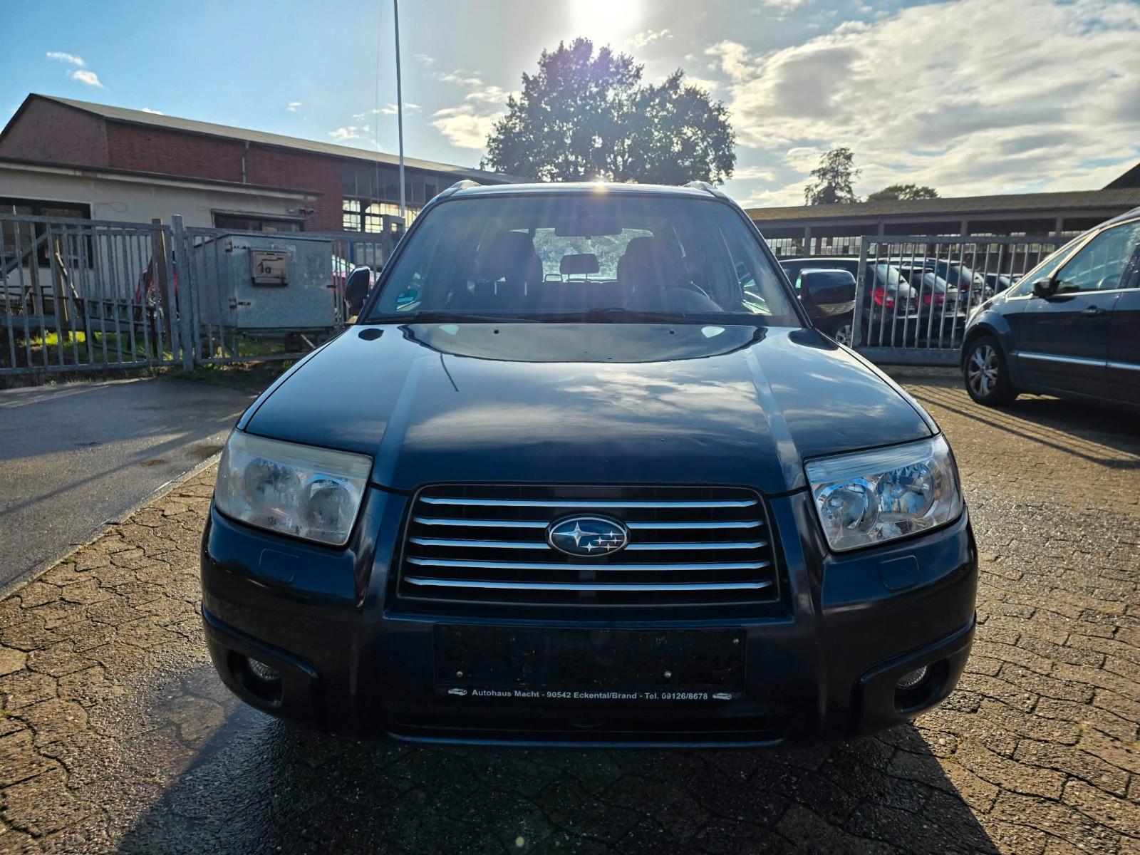 Subaru Forester 2005 — rear view