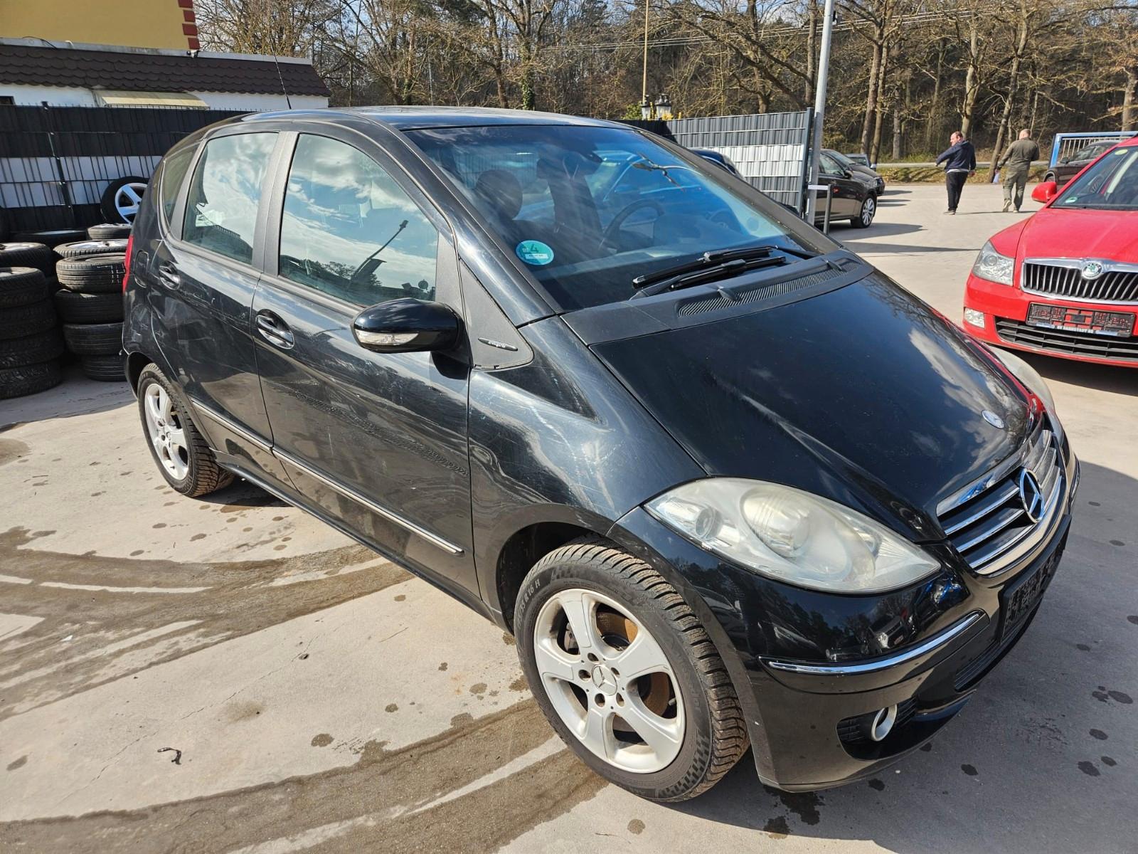 Mercedes-Benz A170 2005 — салон