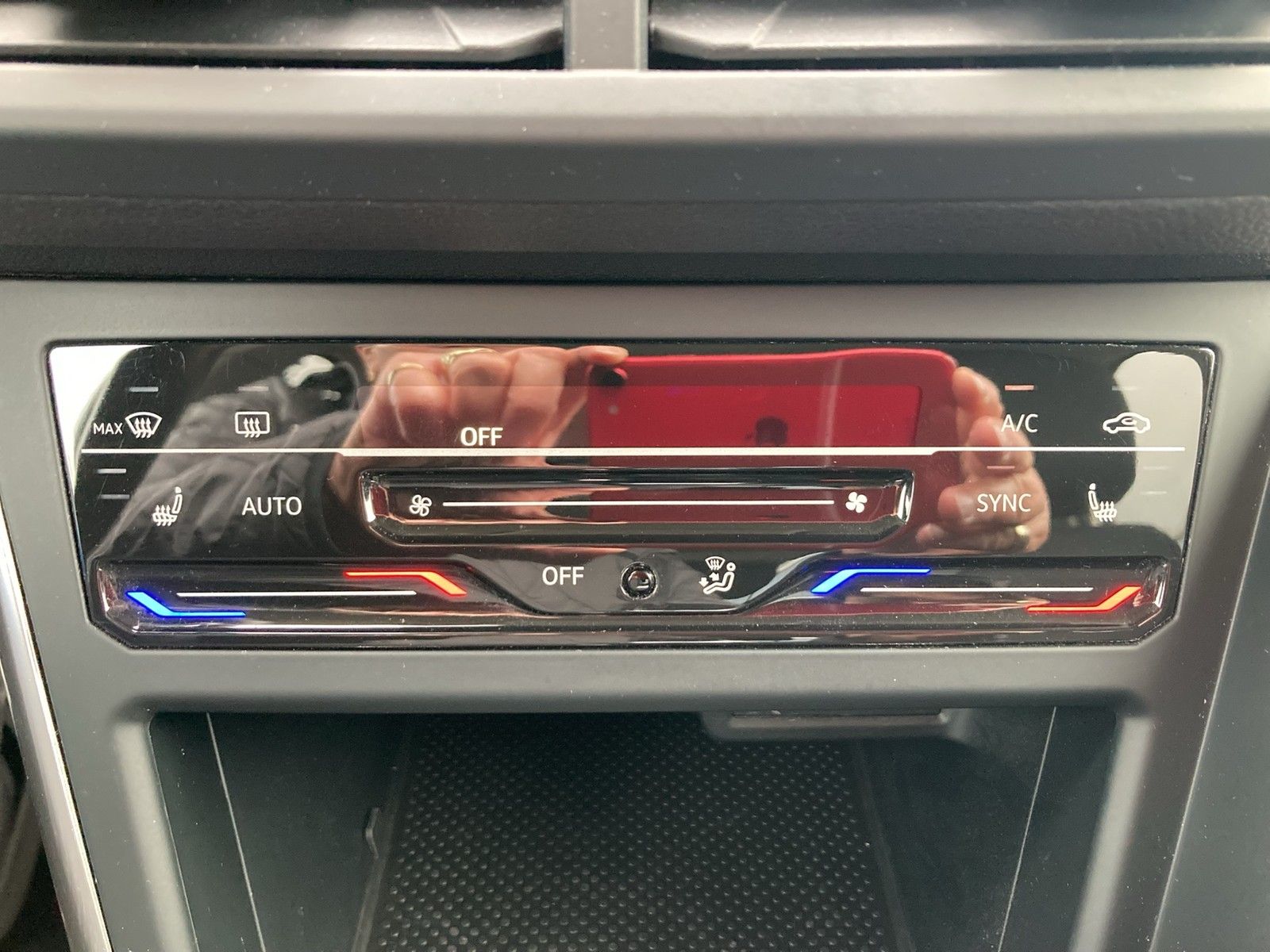 Fahrzeugabbildung Volkswagen Polo TSI Active DSG LED Navi AID ACC PDC SH