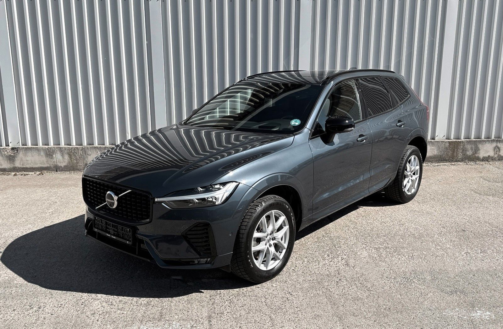 Volvo XC 60 Plus Dark AWD R-Desing TOP! imagem 3