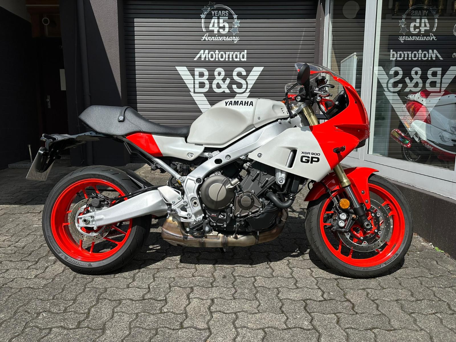 Yamaha XSR900GP ABS LED TC 1 Hand Inspektion neu