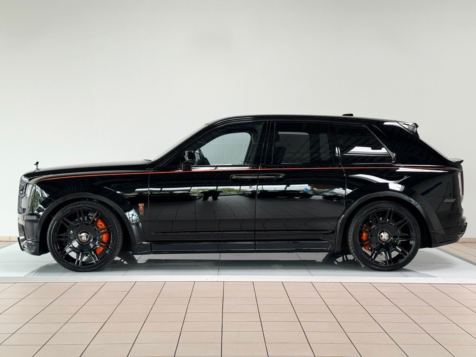 Fahrzeugabbildung Rolls-Royce Cullinan Black Badge Night Vision Novitec VOLL