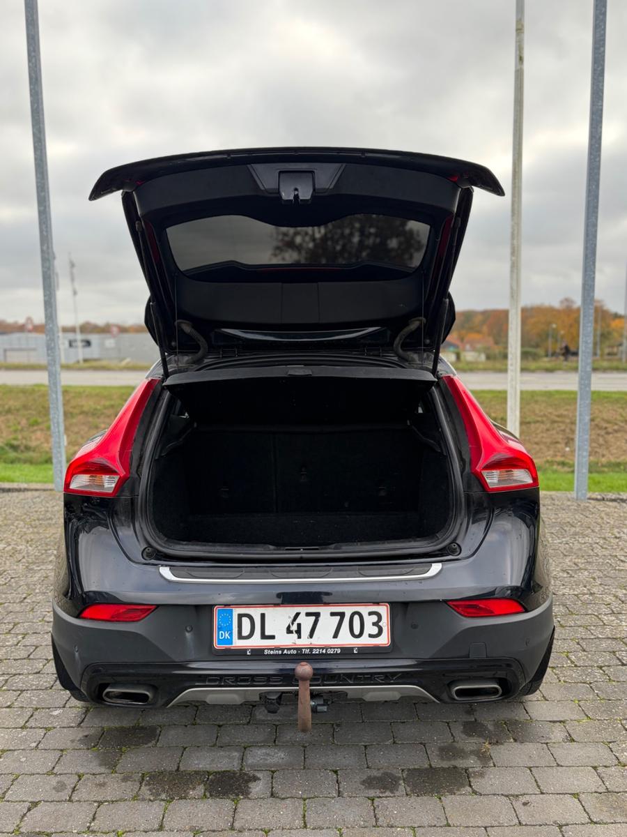 Volvo V40 Cross Country 2015 — двигун 1.984 cm³, 150 HP (110kW)