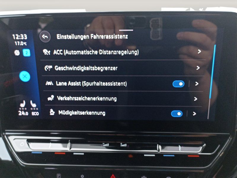 Fahrzeugansicht 14 Fahrzeugabbildung Volkswagen ID.4 GTX mit Infotainment-Paket 4Motion AHK+MAT