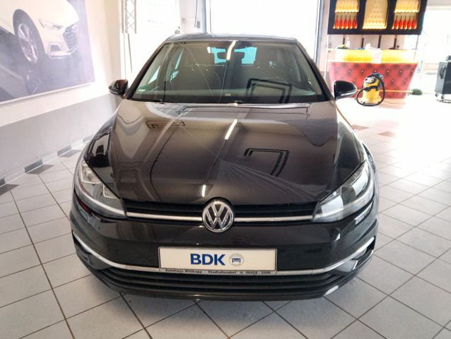 Volkswagen Golf VII Lim. Navi,LED,Abstandstempomat,AHK