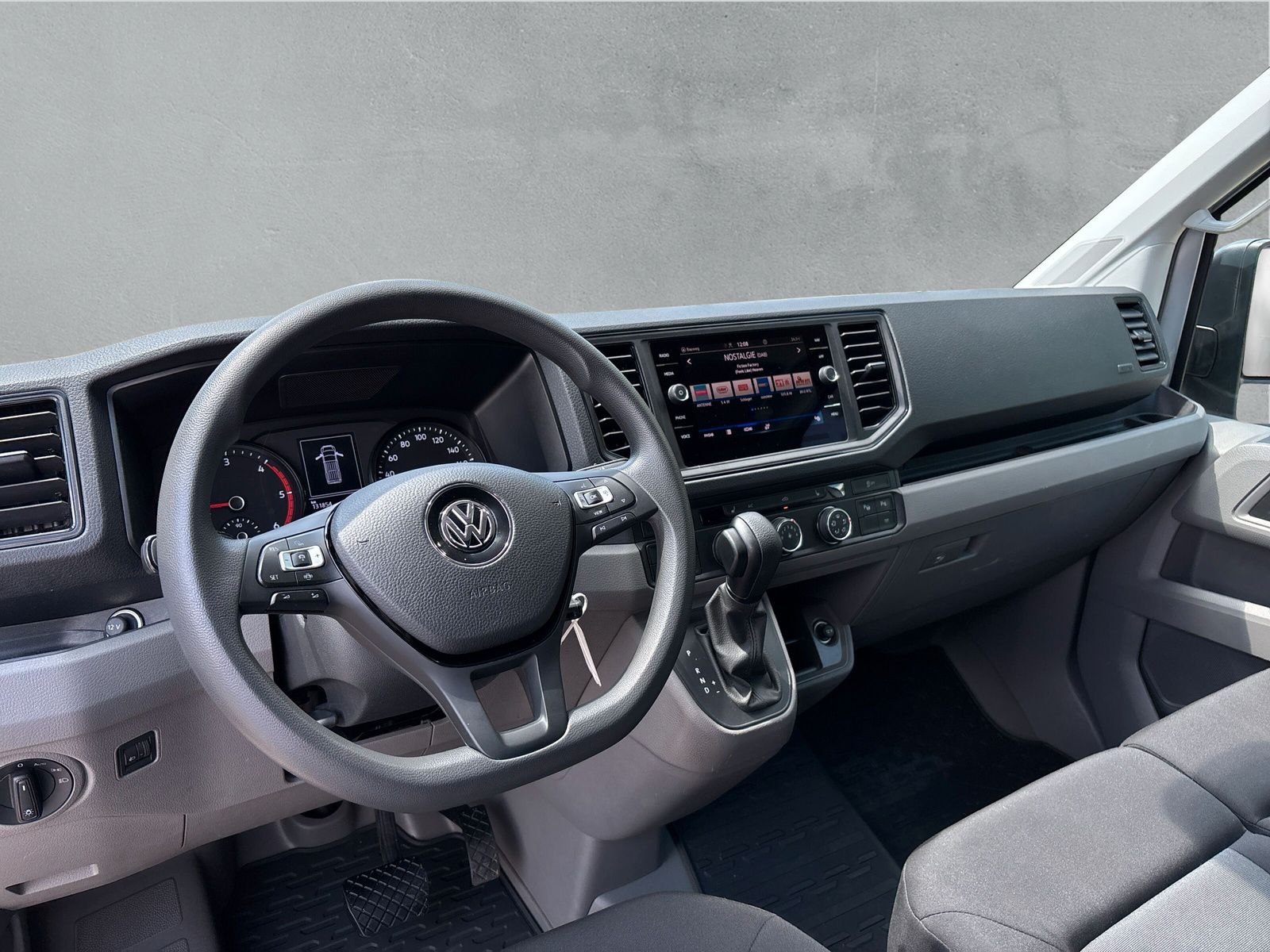 Fahrzeugabbildung Volkswagen Crafter Kasten 2.0 TDI MR Hochdach SHZ ACC