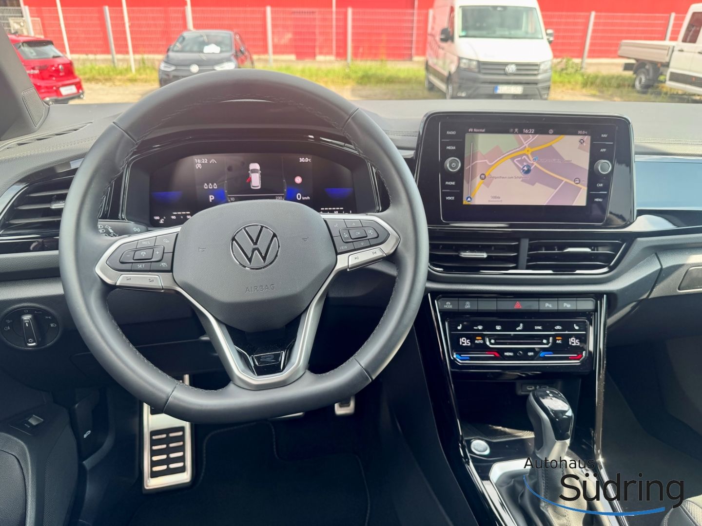 T-Roc 1,5 TSI R-Line DSG BlackStyle AHK Rückfk.