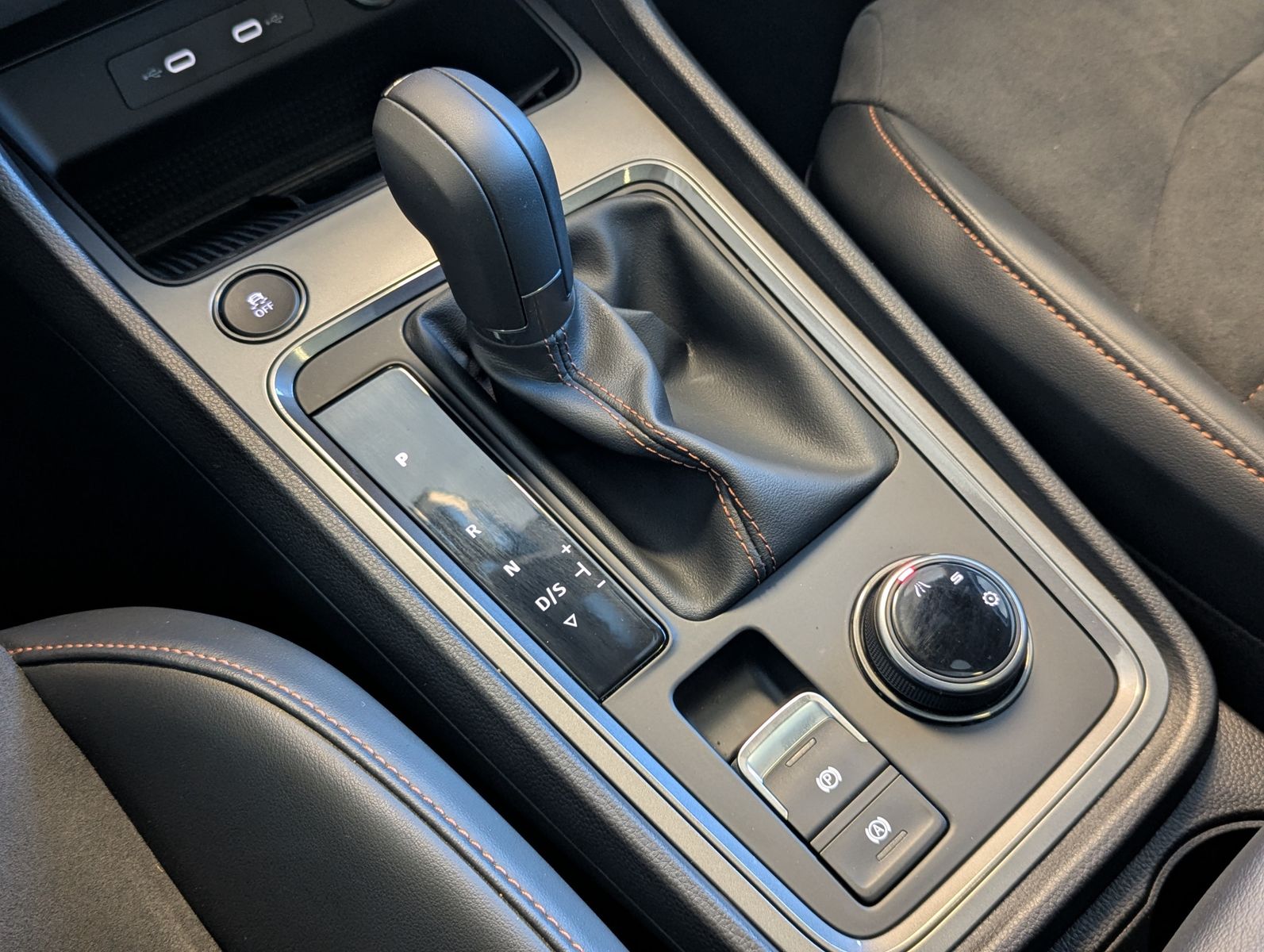 Fahrzeugabbildung CUPRA Ateca 1.5 TSI DSG Pano Memory ACC AHK-Vorb. 19"