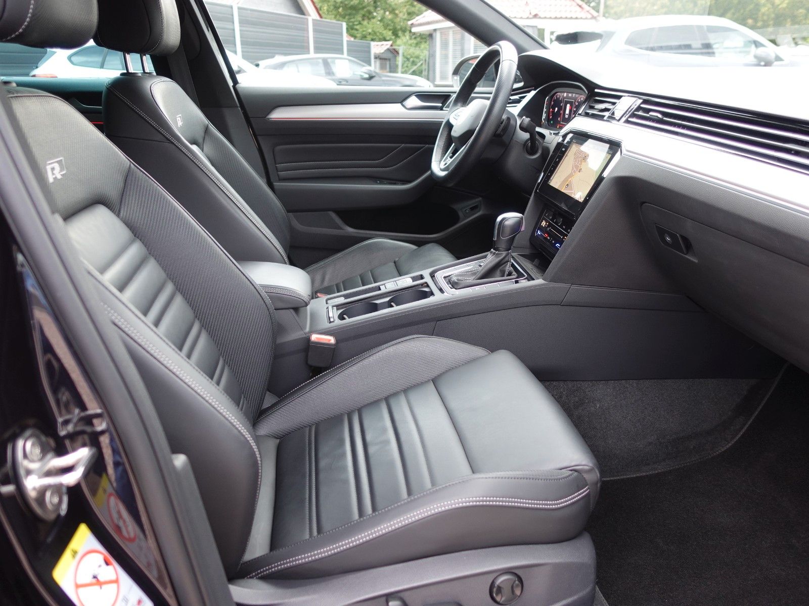 Fahrzeugabbildung Volkswagen Passat Variant 1.5 TSI OPF DSG R Line Pano/HarmK