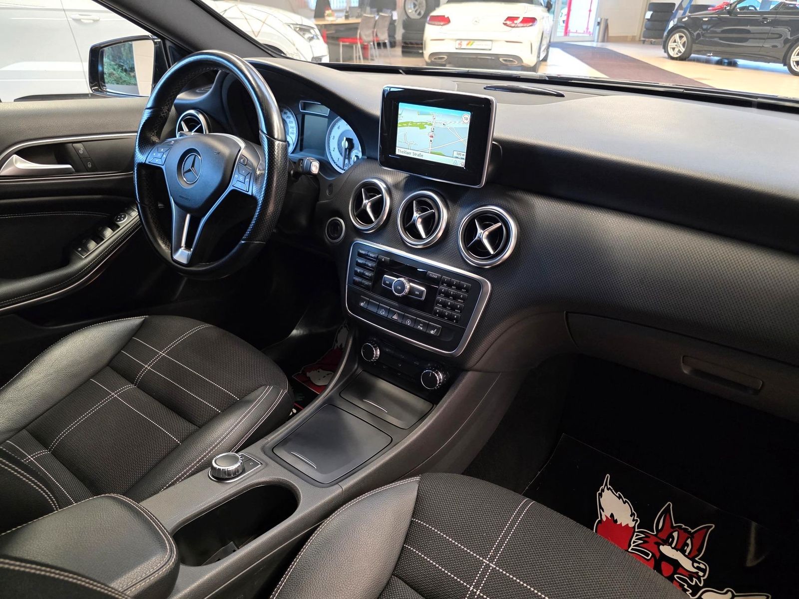 Fahrzeugabbildung Mercedes-Benz A180 Automatik /BiXenon/Navi/Teilleder/Park-As.