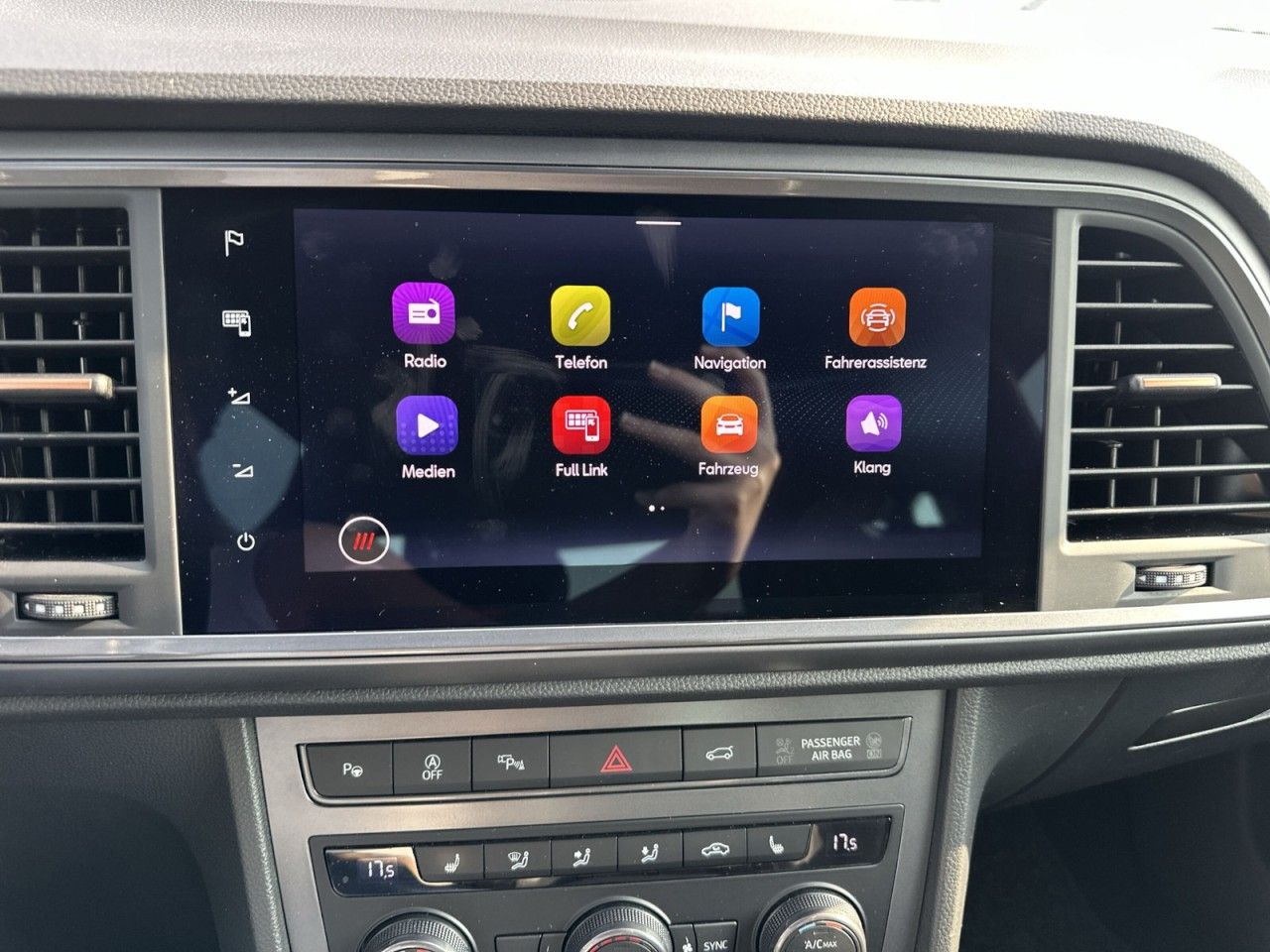Fahrzeugabbildung CUPRA Ateca 2.0 TSI 221 kW (300 PS) 7-Gang DSG 4Drive - mit KI generiert/bearbeitet