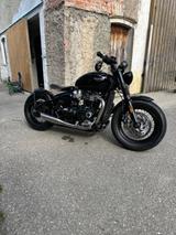 Triumph Bobber black Custom - TRIUMPH CUSTOM