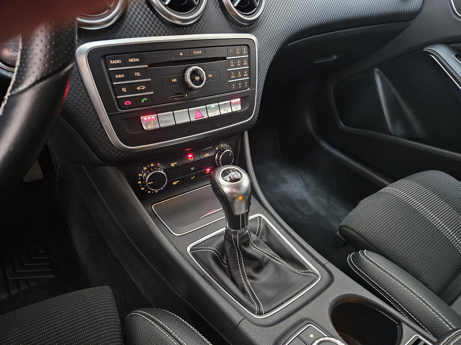 Mercedes-Benz A 250 Urban LED RFK Navi SHZ Teilleder PARK-ASS.